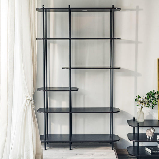 Estantería de estilo moderno en metal y madera negra