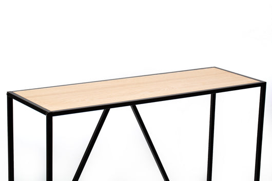 Consola en madera y metal negro de estilo industrial