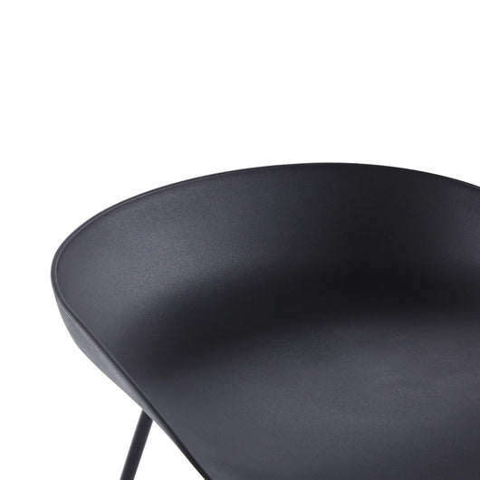 Taburete de bar metálico con asiento negro